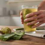 découvrez si le cocktail détox à base de noni et d'aloe vera est efficace pour soulager le stress et l'anxiété, ses bienfaits et comment l'intégrer à votre routine bien-être.