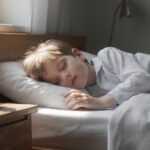 découvrez si le complément de noni est adapté pour améliorer le sommeil des enfants, ses bienfaits, précautions et conseils d'utilisation.